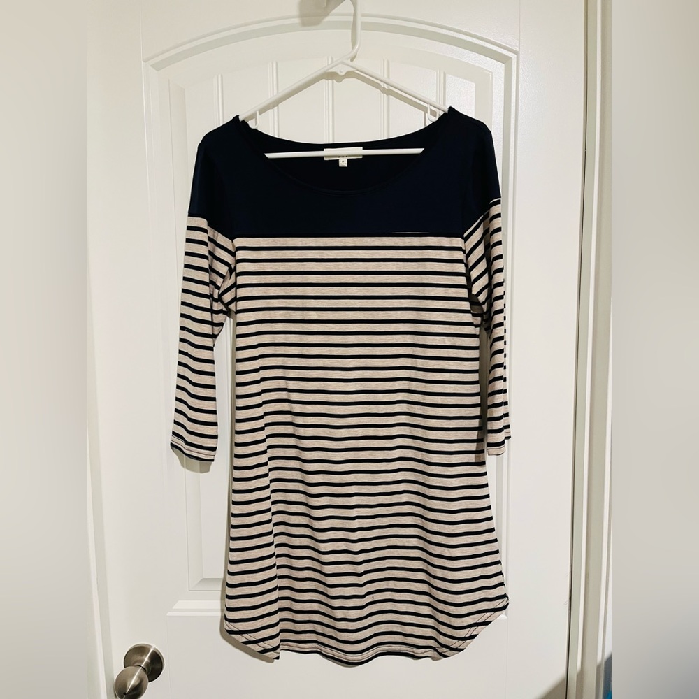 Umgee 3/4 length sleeve midi dress. Size M. Colors: Navy & Tan stripes